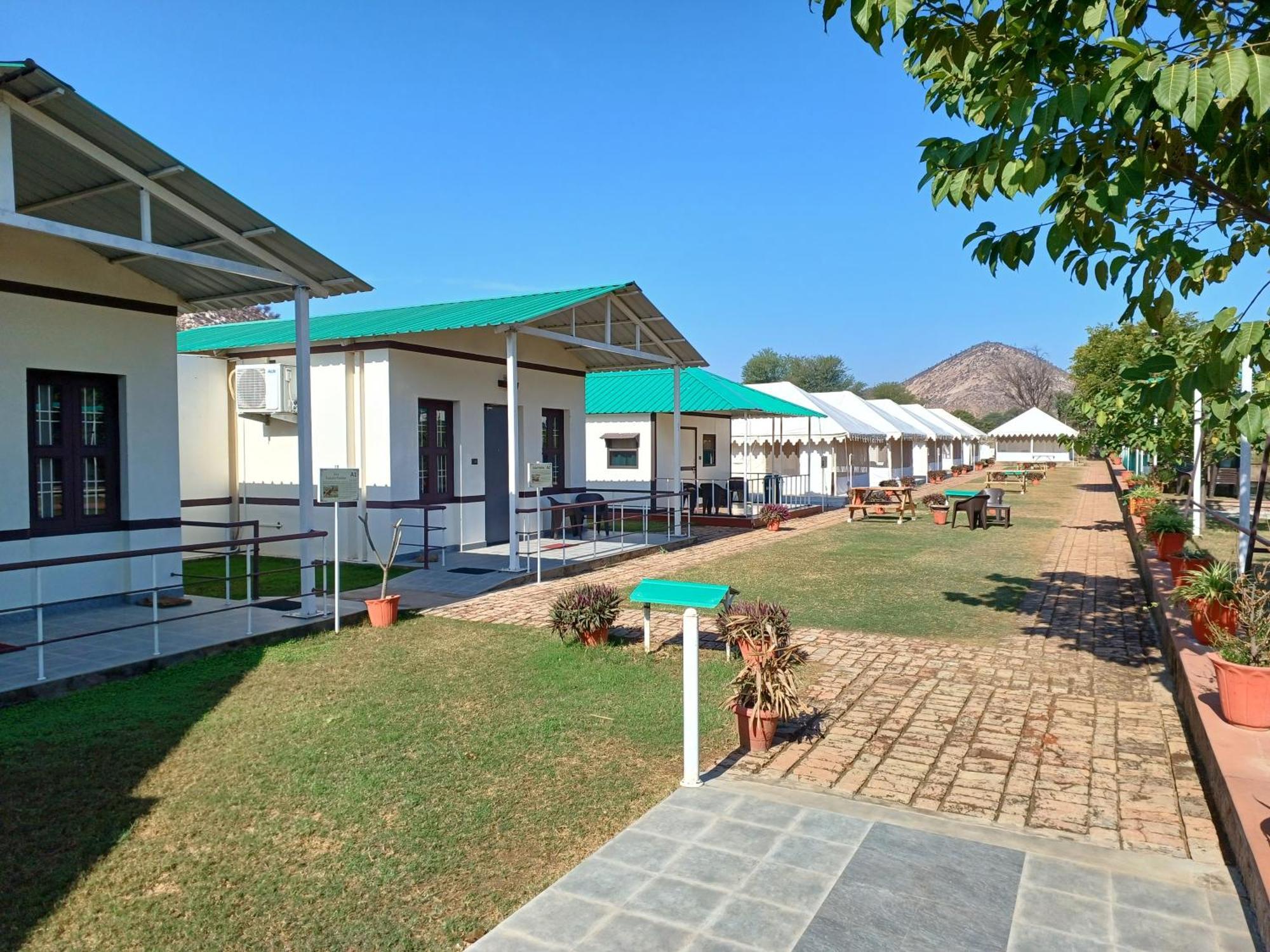 Shivir Aranya - Wilderness Resort Alwar Eksteriør billede
