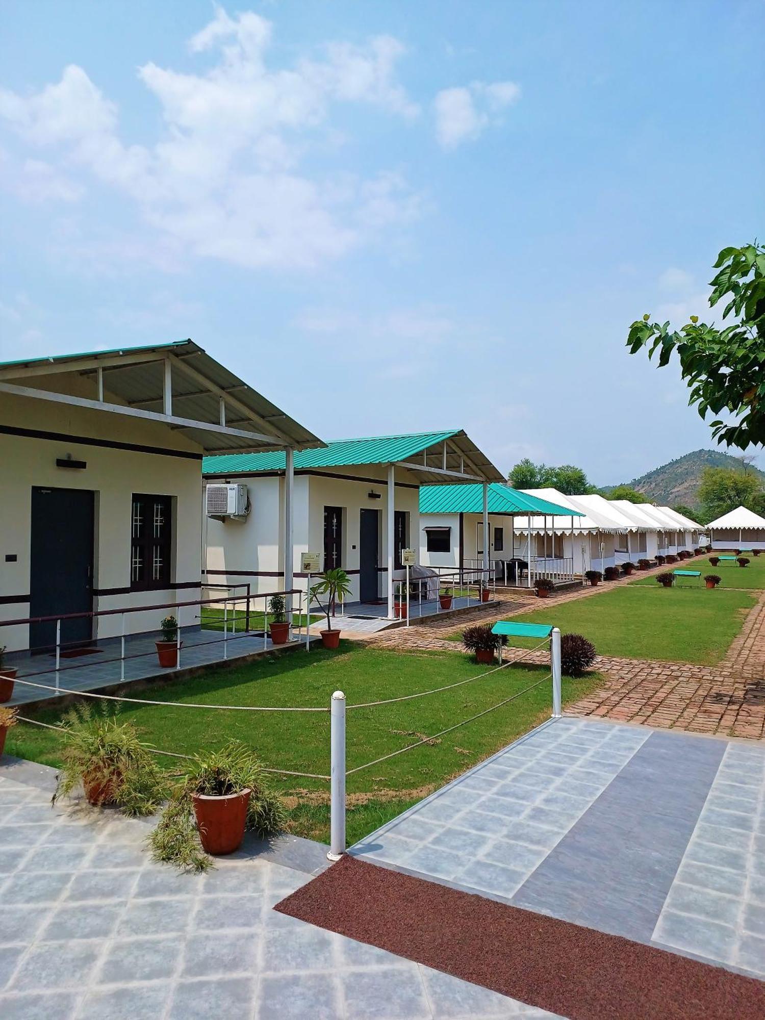 Shivir Aranya - Wilderness Resort Alwar Eksteriør billede
