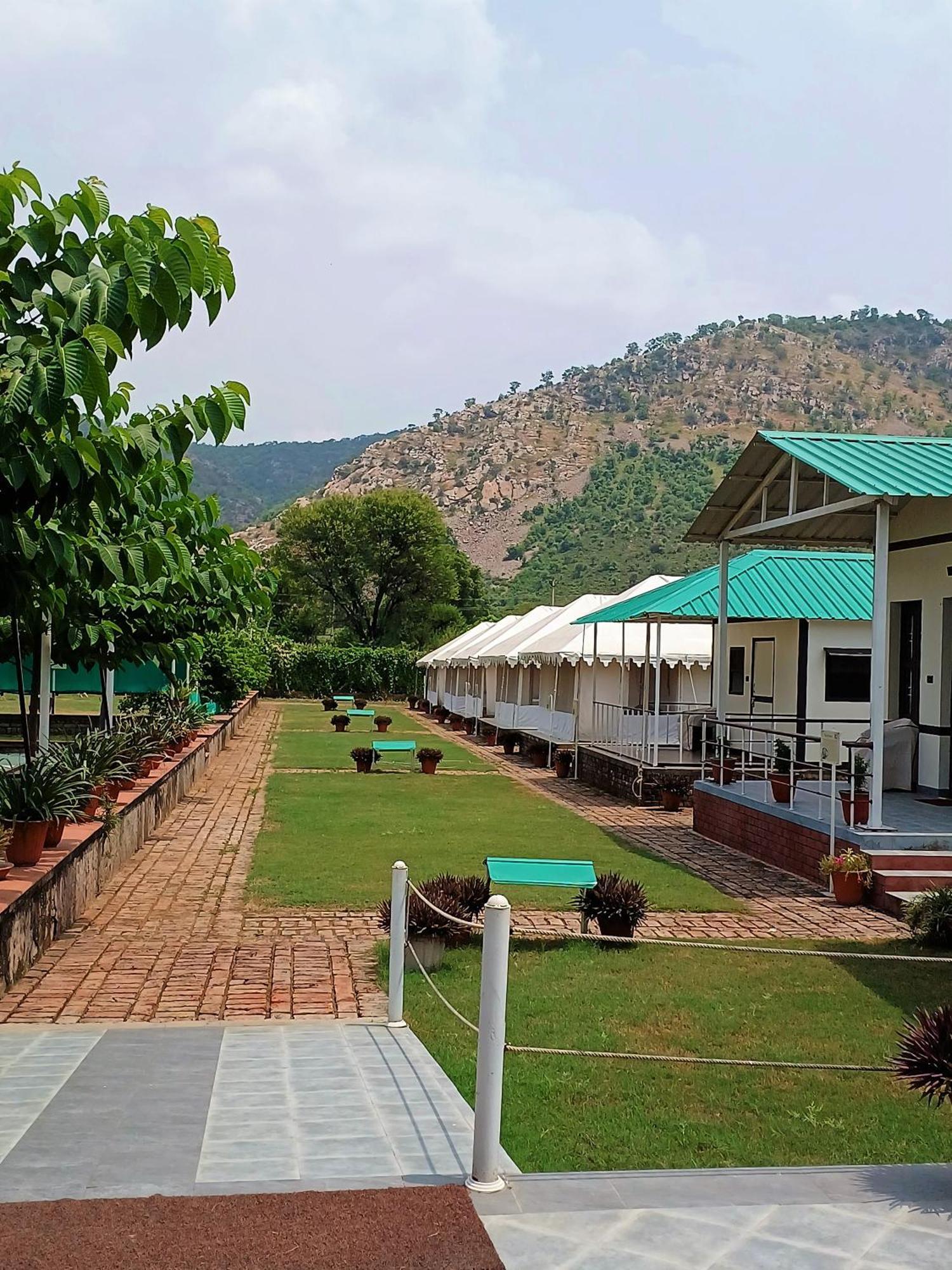 Shivir Aranya - Wilderness Resort Alwar Eksteriør billede